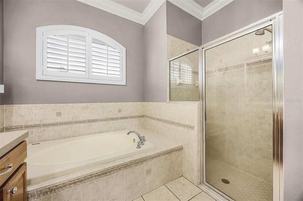 En Venta: $589,999 (4 camas, 3 baños, 2721 Pies cuadrados)