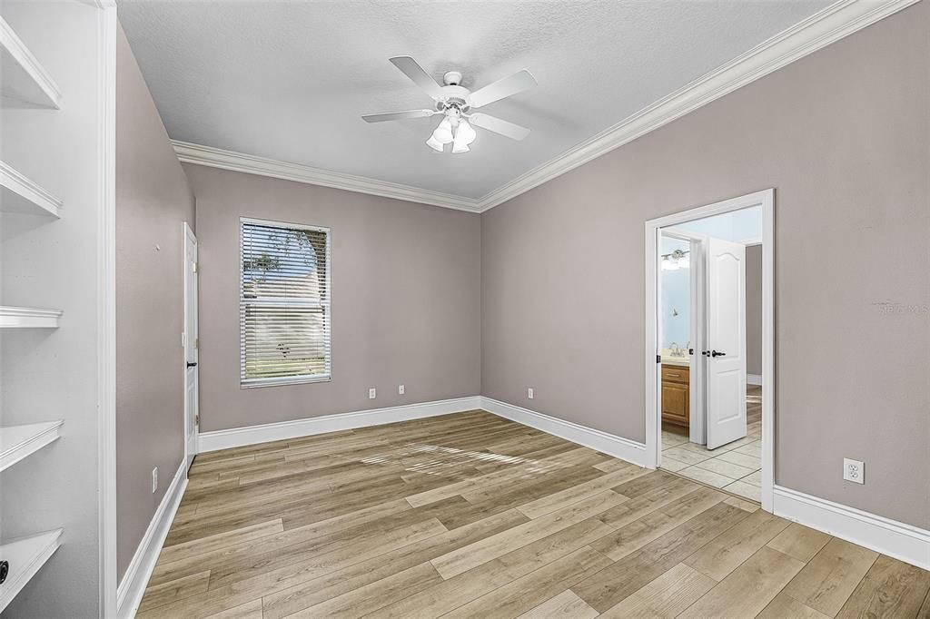 En Venta: $589,999 (4 camas, 3 baños, 2721 Pies cuadrados)