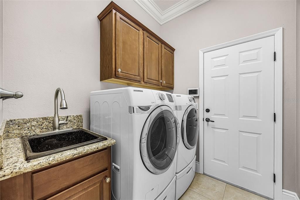 En Venta: $589,999 (4 camas, 3 baños, 2721 Pies cuadrados)