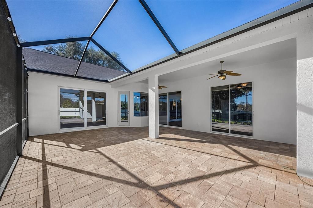 En Venta: $589,999 (4 camas, 3 baños, 2721 Pies cuadrados)