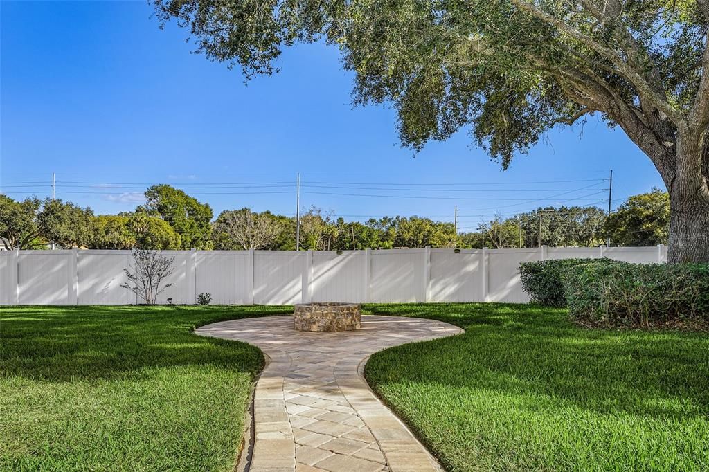 En Venta: $589,999 (4 camas, 3 baños, 2721 Pies cuadrados)