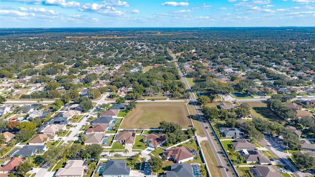 En Venta: $589,999 (4 camas, 3 baños, 2721 Pies cuadrados)