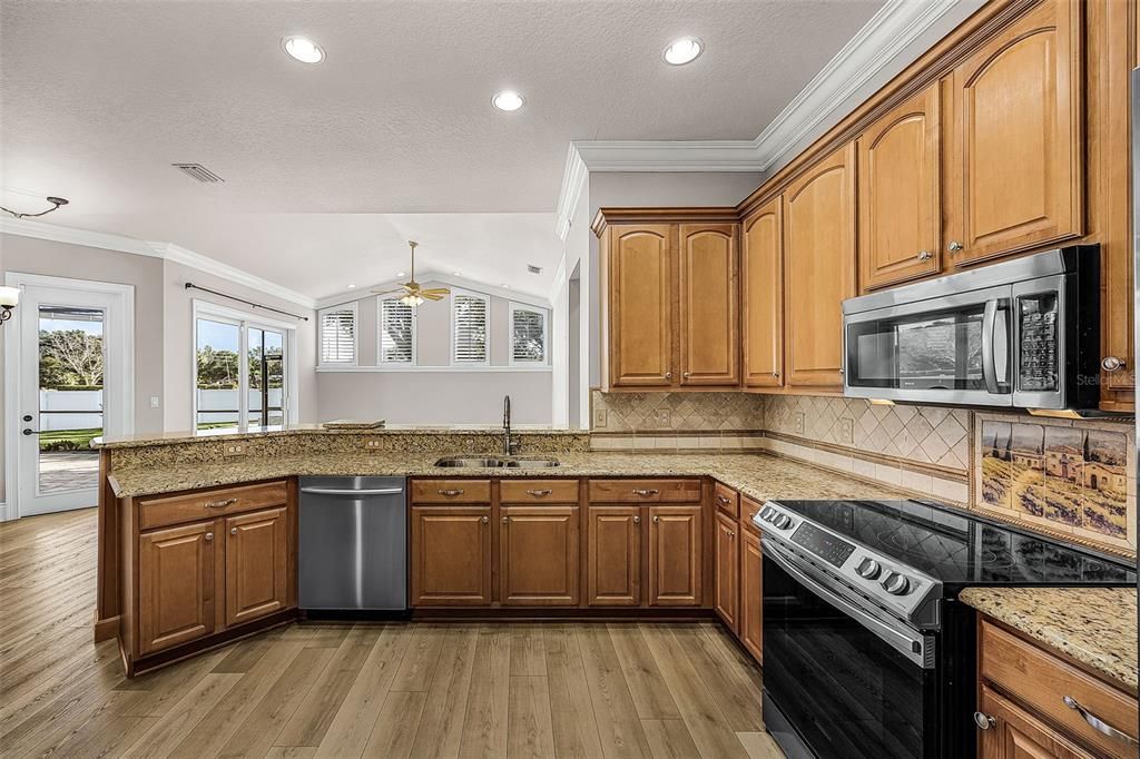 En Venta: $589,999 (4 camas, 3 baños, 2721 Pies cuadrados)