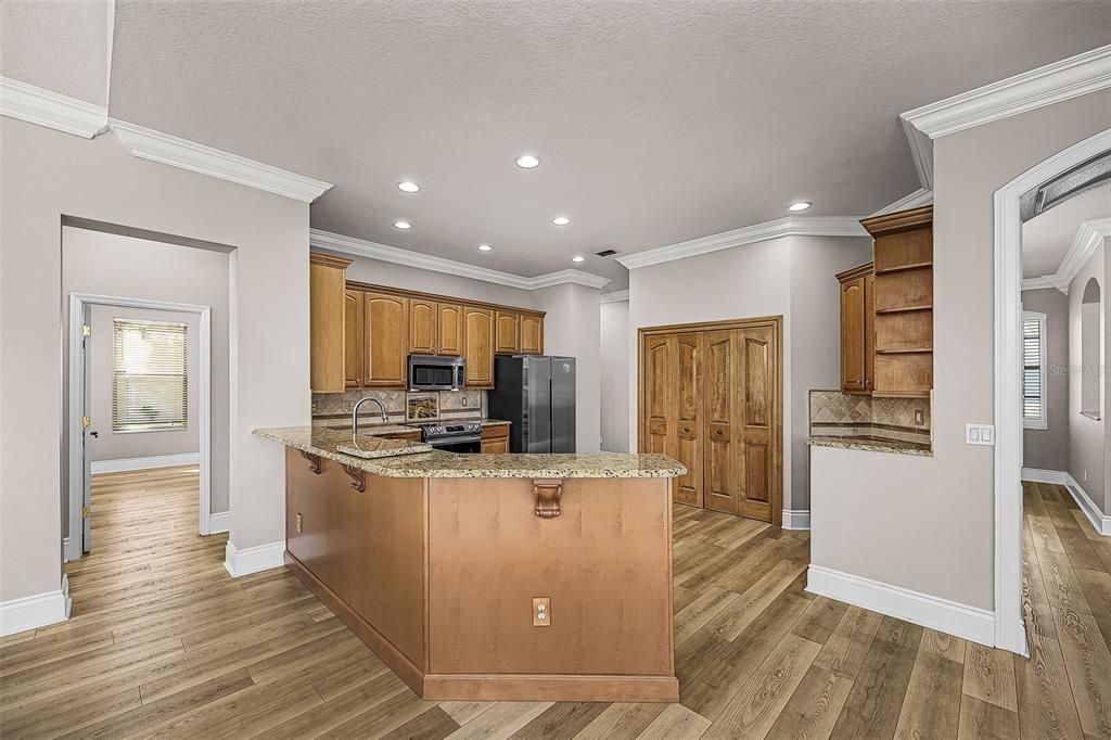 En Venta: $589,999 (4 camas, 3 baños, 2721 Pies cuadrados)