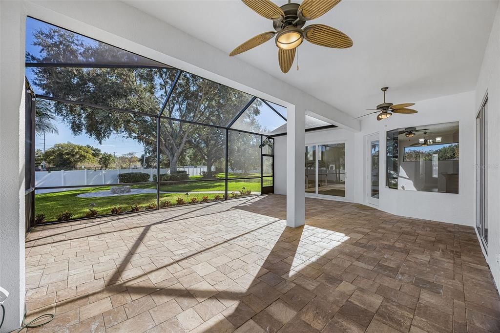 En Venta: $589,999 (4 camas, 3 baños, 2721 Pies cuadrados)