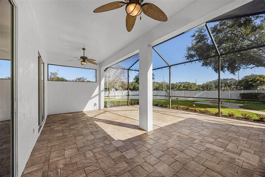 En Venta: $589,999 (4 camas, 3 baños, 2721 Pies cuadrados)