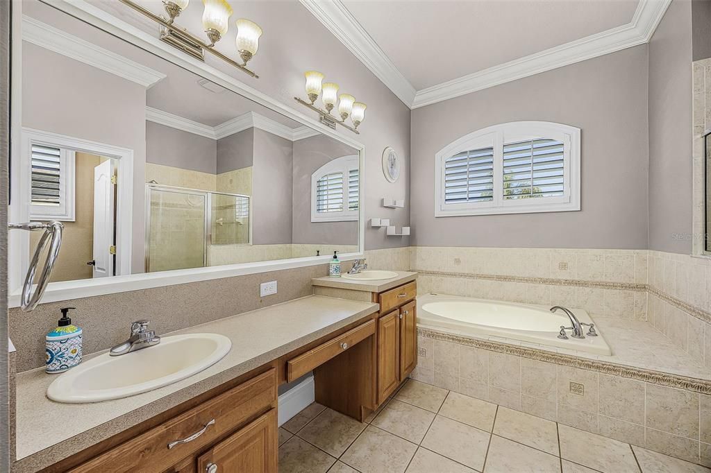 En Venta: $589,999 (4 camas, 3 baños, 2721 Pies cuadrados)