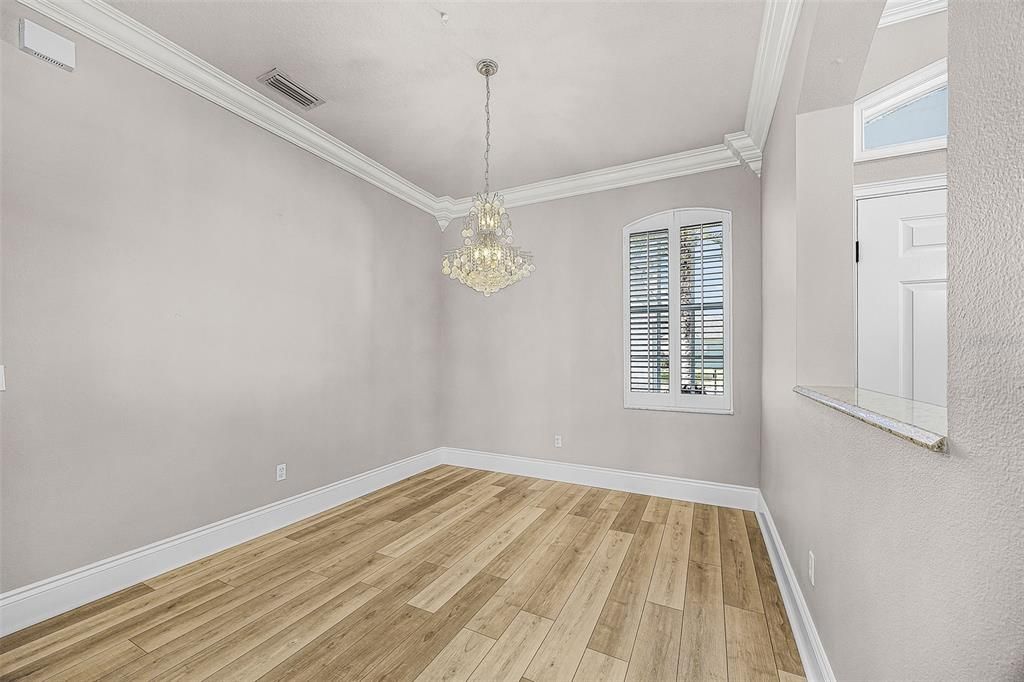 En Venta: $589,999 (4 camas, 3 baños, 2721 Pies cuadrados)