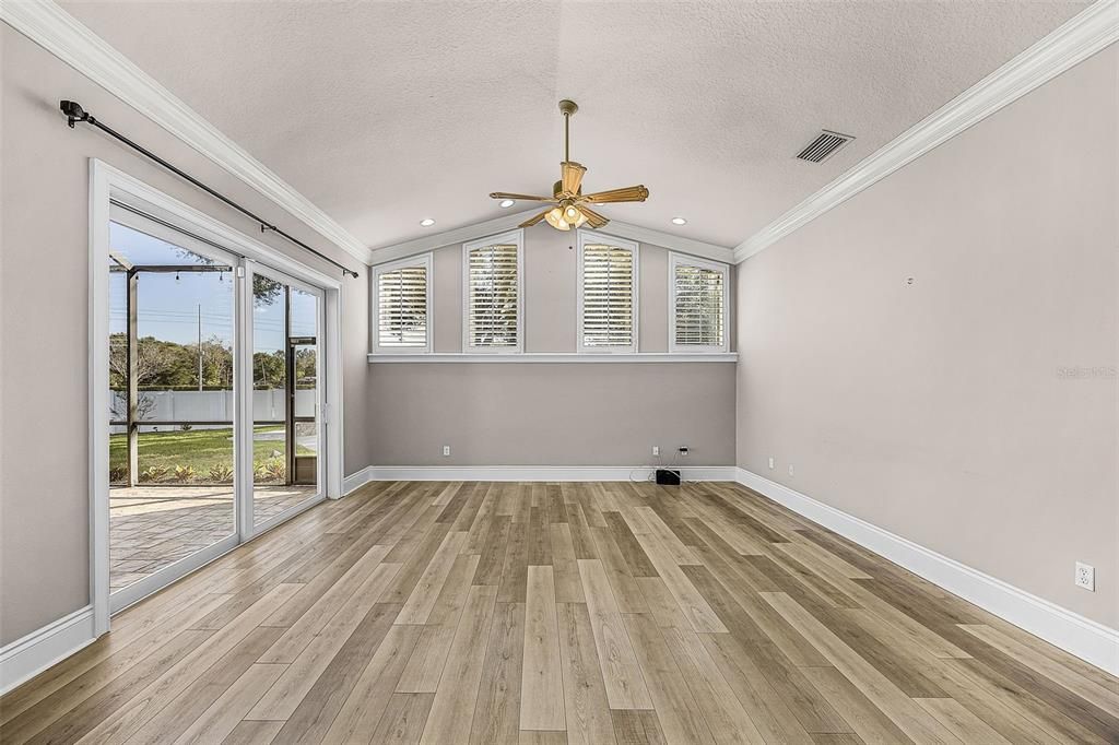 En Venta: $589,999 (4 camas, 3 baños, 2721 Pies cuadrados)