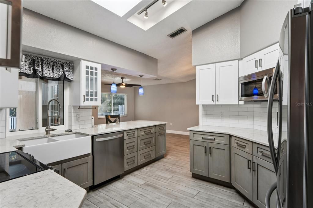 For Sale: $360,000 (3 beds, 2 baths, 1593 Square Feet)