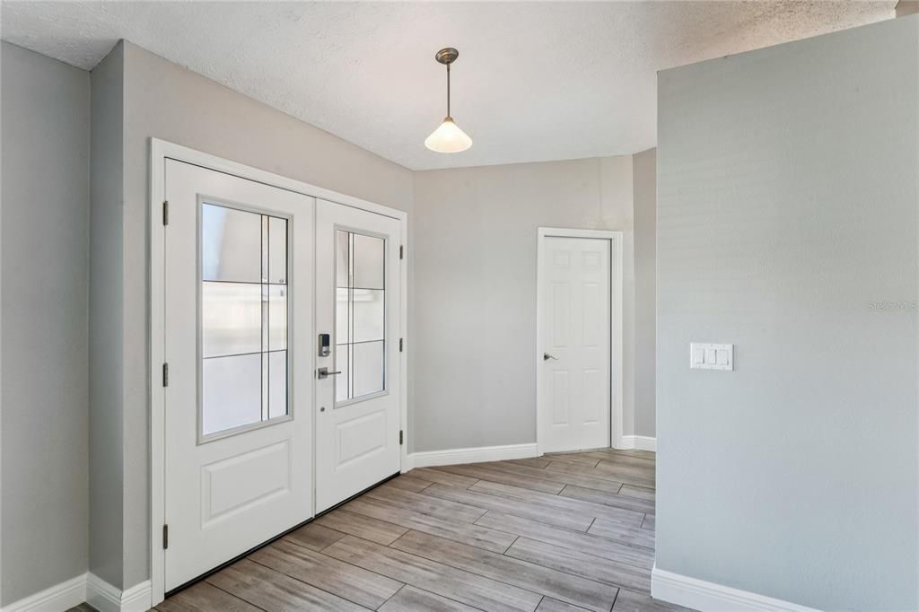 For Sale: $360,000 (3 beds, 2 baths, 1593 Square Feet)