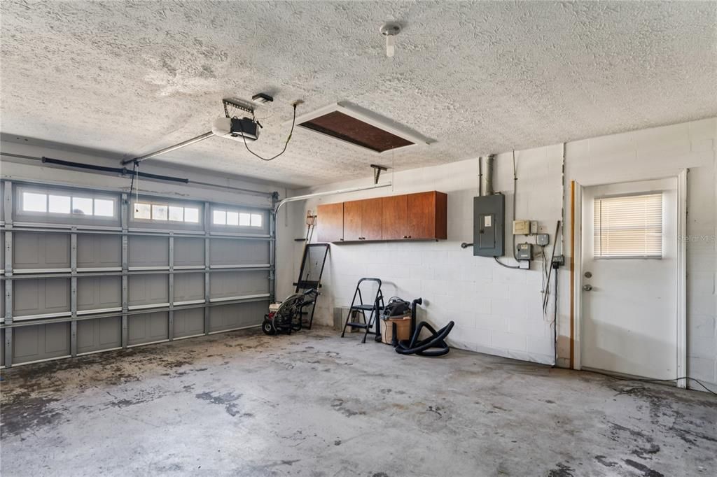 For Sale: $360,000 (3 beds, 2 baths, 1593 Square Feet)