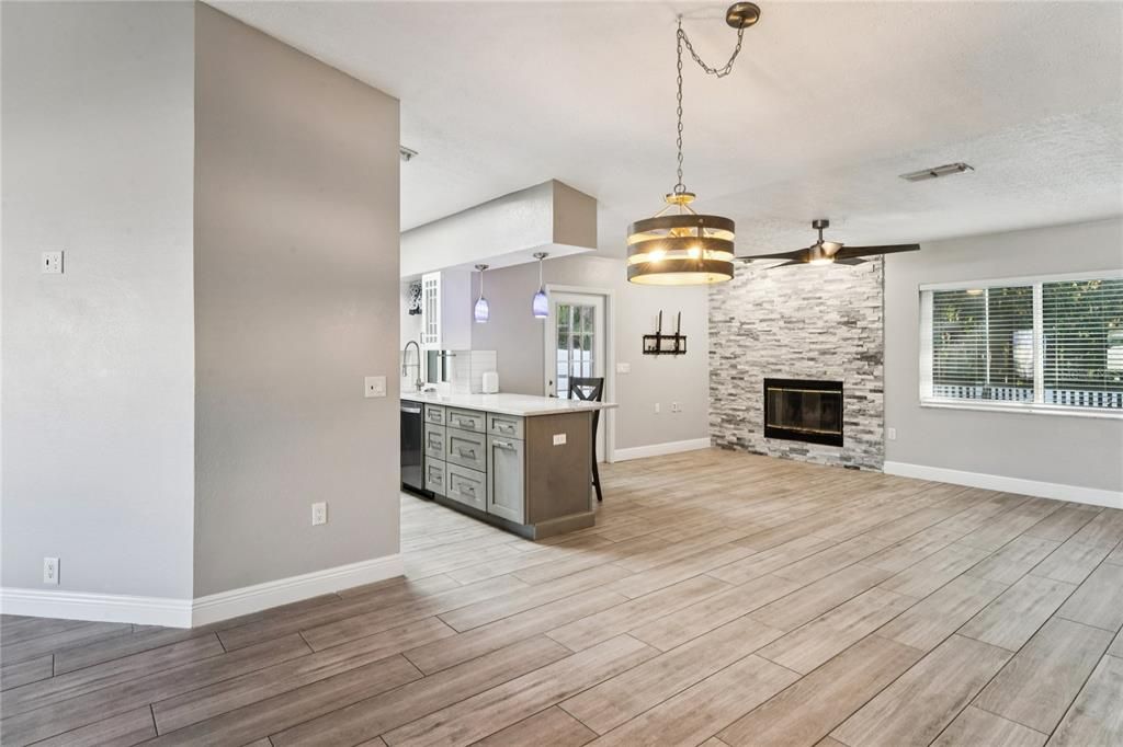 For Sale: $360,000 (3 beds, 2 baths, 1593 Square Feet)