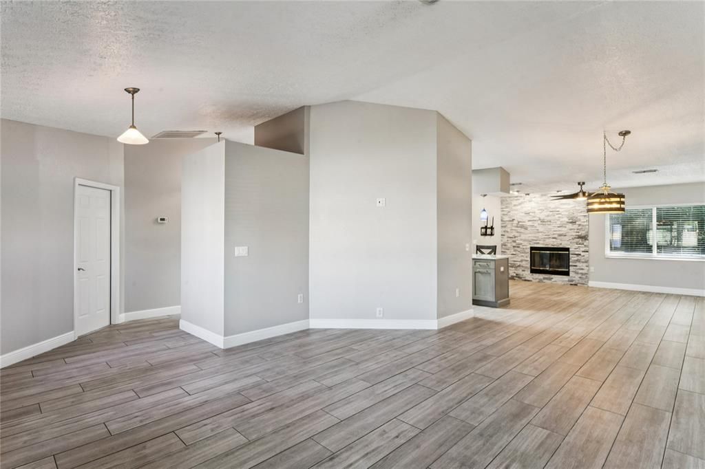 For Sale: $360,000 (3 beds, 2 baths, 1593 Square Feet)