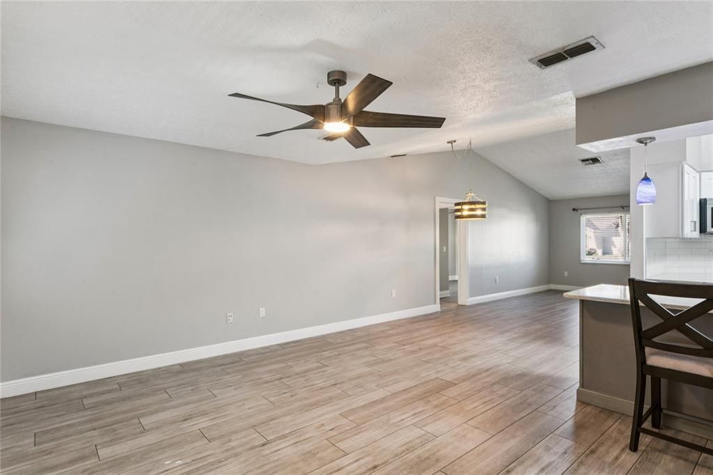 For Sale: $360,000 (3 beds, 2 baths, 1593 Square Feet)