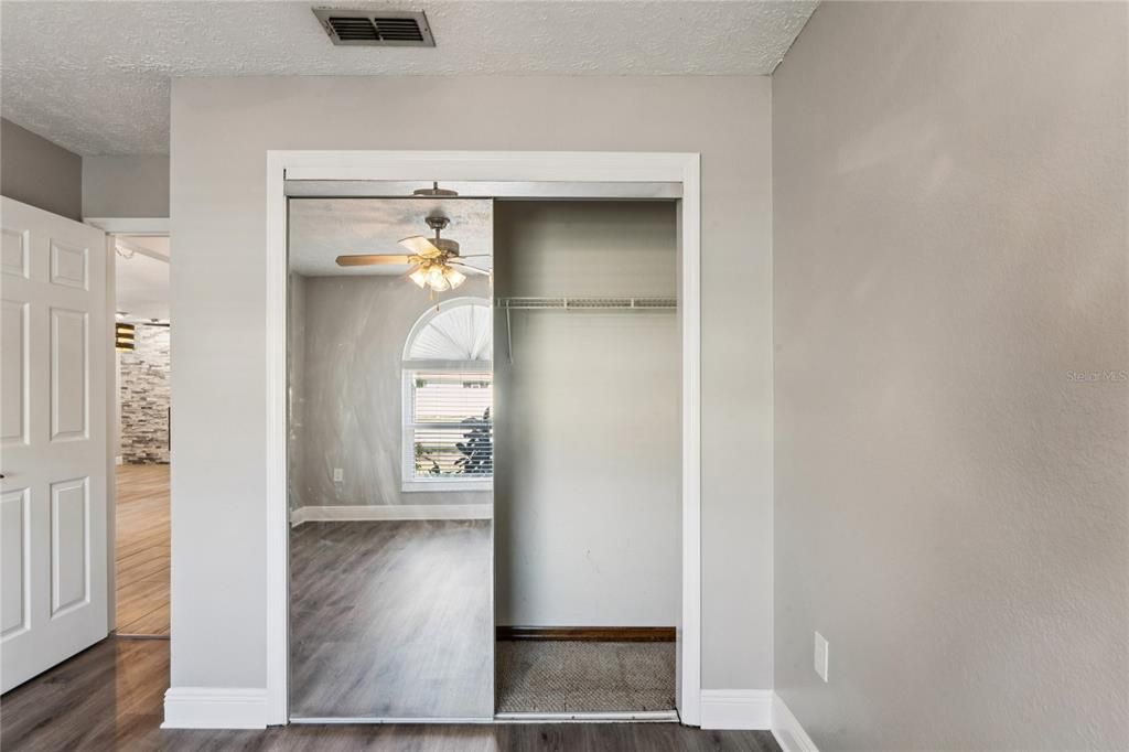 For Sale: $360,000 (3 beds, 2 baths, 1593 Square Feet)