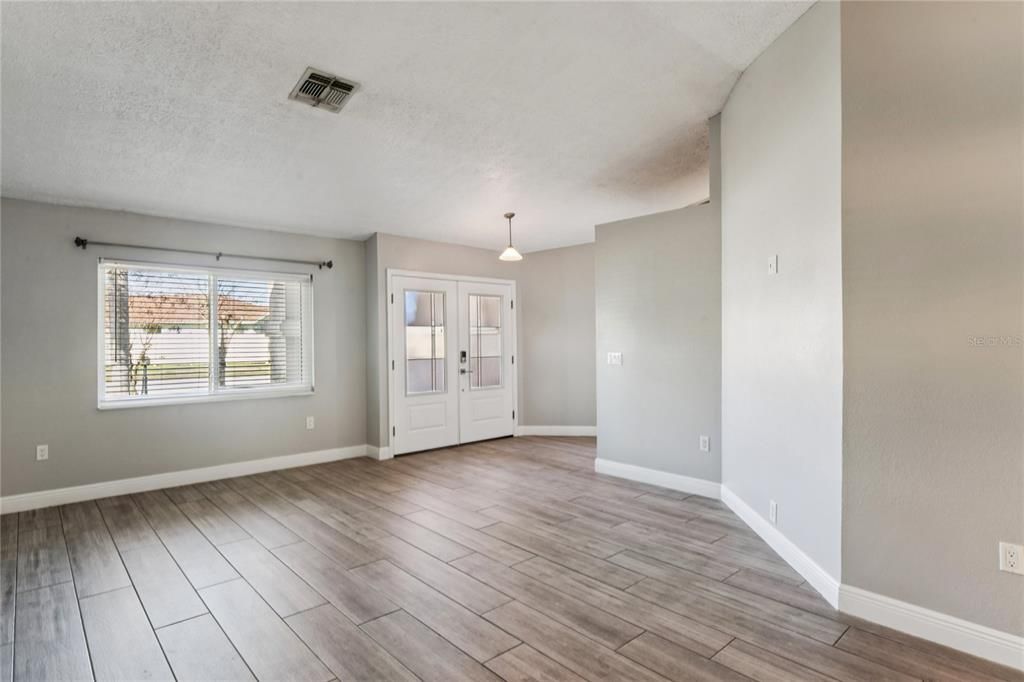 For Sale: $360,000 (3 beds, 2 baths, 1593 Square Feet)