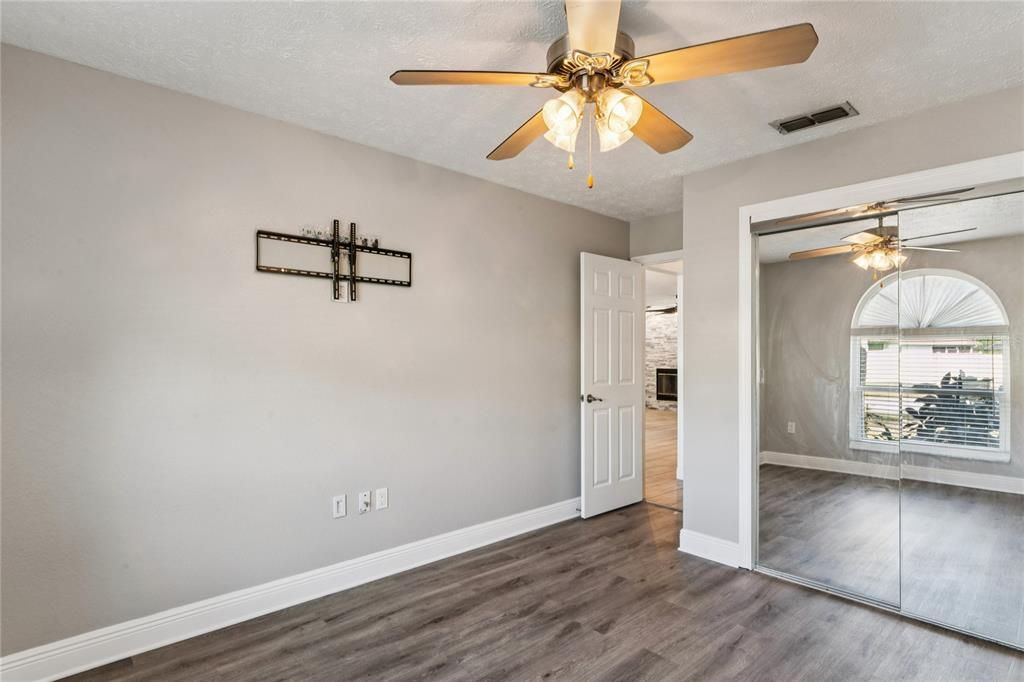 For Sale: $360,000 (3 beds, 2 baths, 1593 Square Feet)