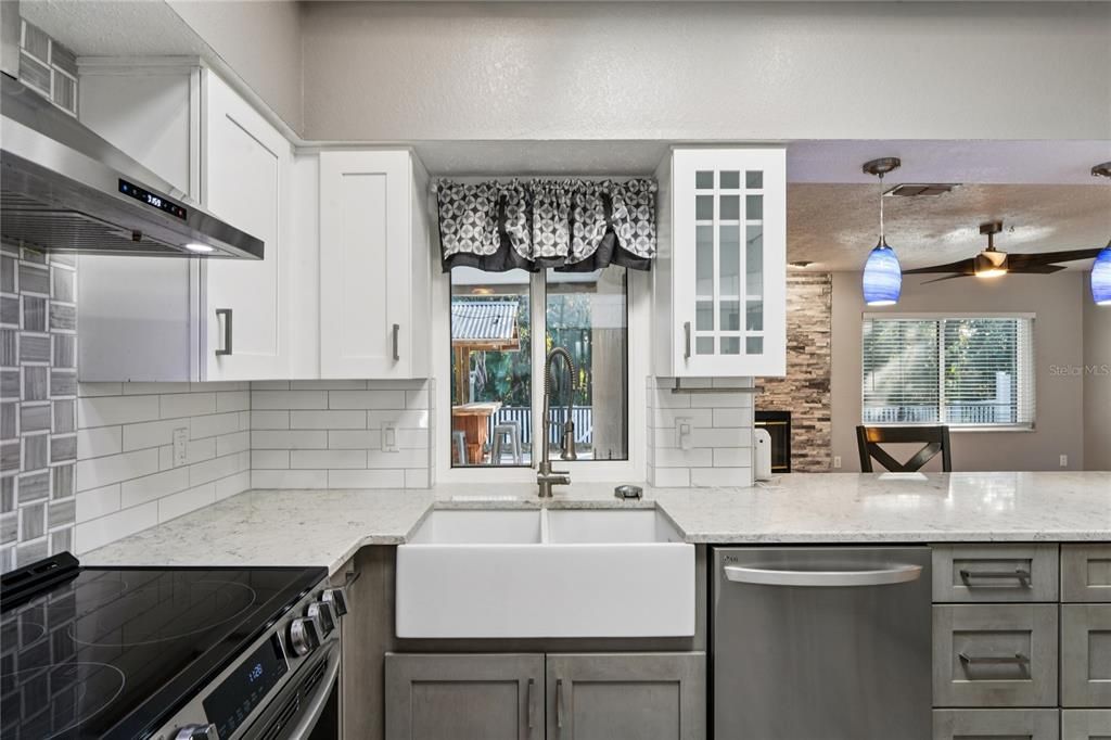 For Sale: $360,000 (3 beds, 2 baths, 1593 Square Feet)