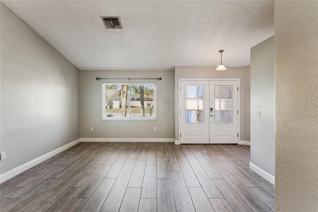 For Sale: $360,000 (3 beds, 2 baths, 1593 Square Feet)