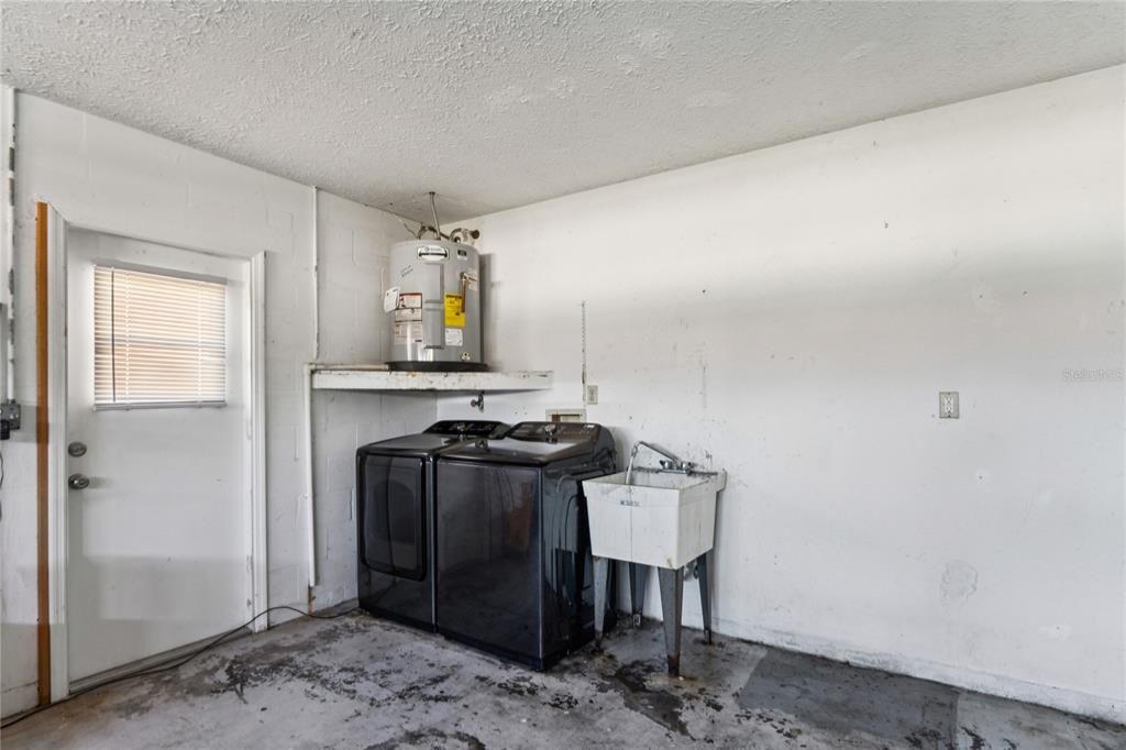 For Sale: $360,000 (3 beds, 2 baths, 1593 Square Feet)