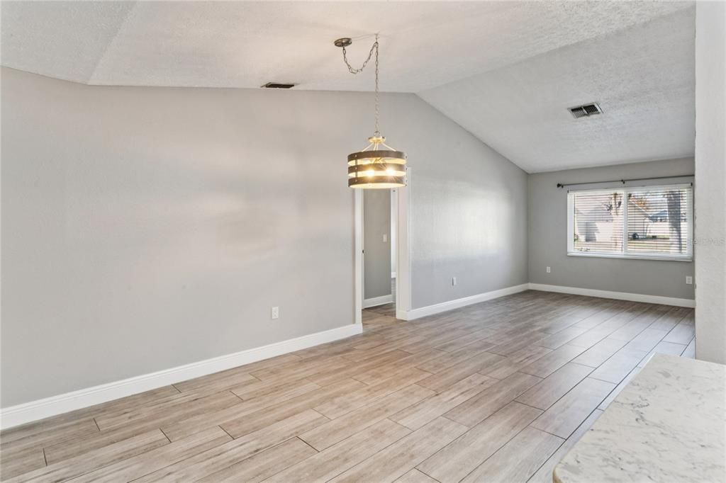 For Sale: $360,000 (3 beds, 2 baths, 1593 Square Feet)