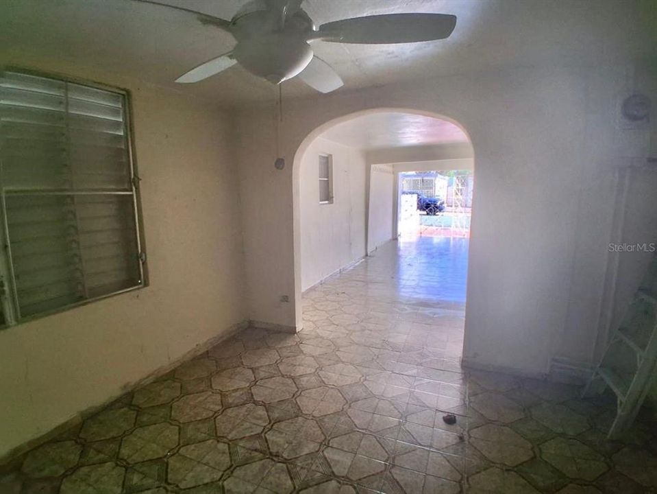 Active With Contract: $160,000 (3 beds, 2 baths, 1427 Square Feet)