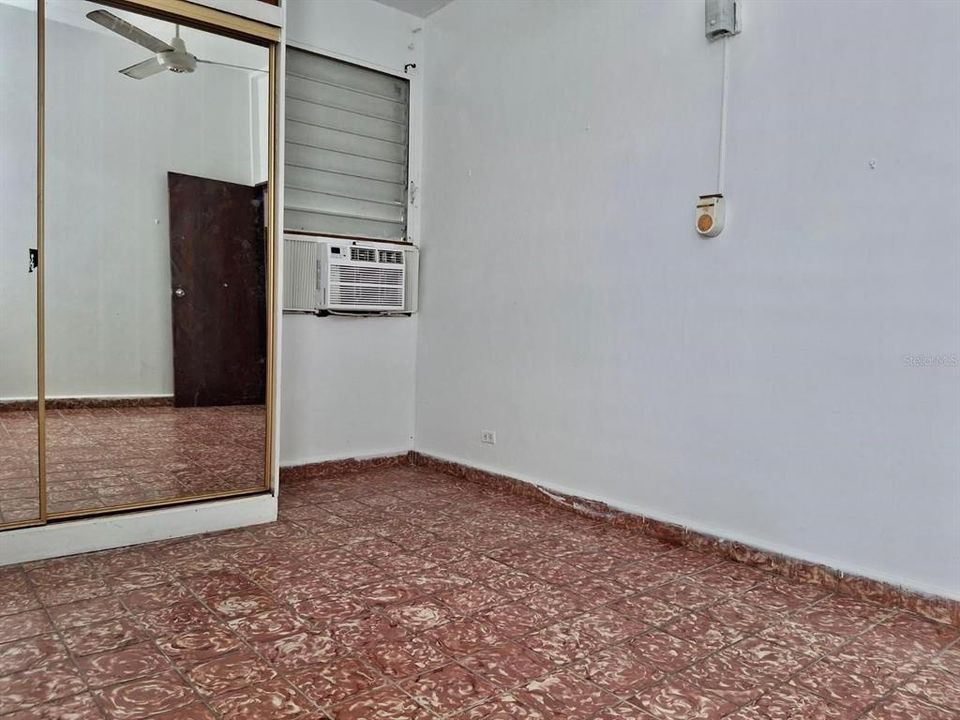 Active With Contract: $160,000 (3 beds, 2 baths, 1427 Square Feet)