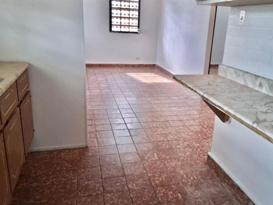 Active With Contract: $160,000 (3 beds, 2 baths, 1427 Square Feet)