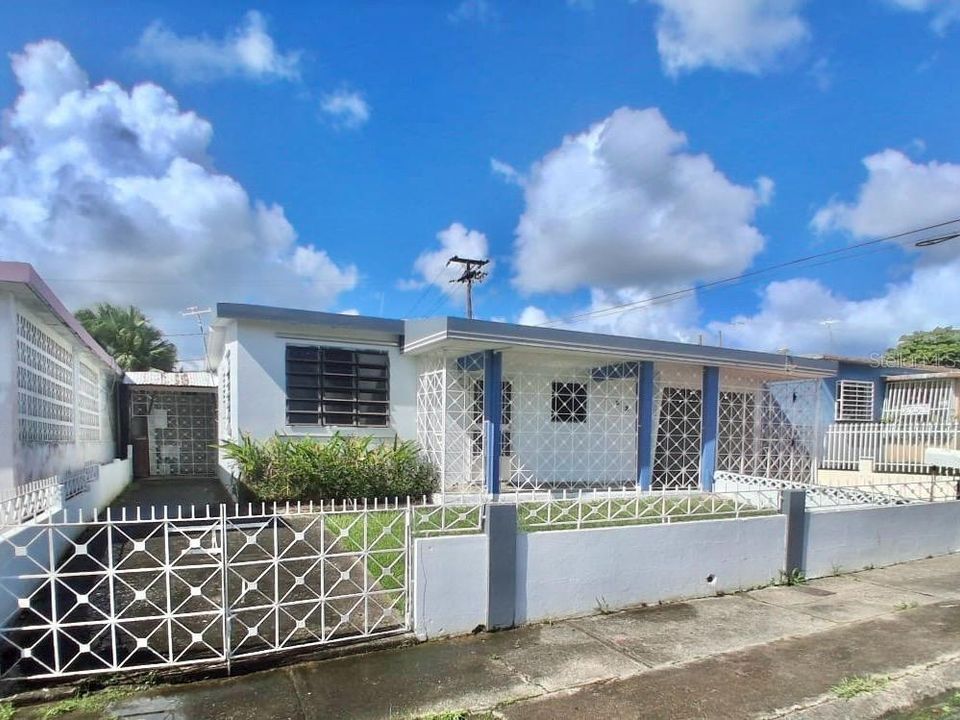 Active With Contract: $160,000 (3 beds, 2 baths, 1427 Square Feet)