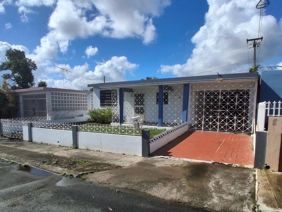 Active With Contract: $160,000 (3 beds, 2 baths, 1427 Square Feet)