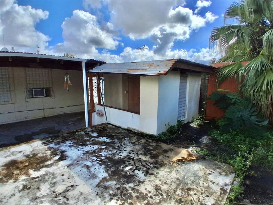 Active With Contract: $160,000 (3 beds, 2 baths, 1427 Square Feet)