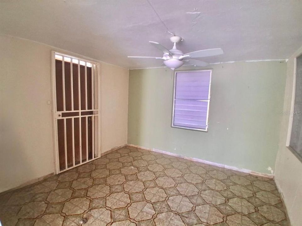 Active With Contract: $160,000 (3 beds, 2 baths, 1427 Square Feet)