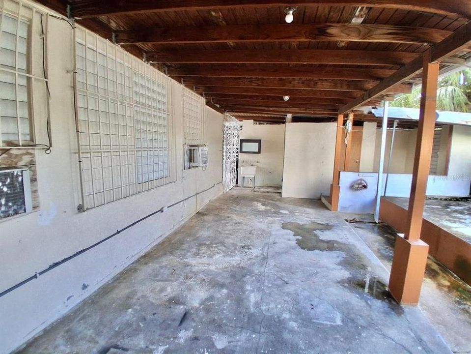 Active With Contract: $160,000 (3 beds, 2 baths, 1427 Square Feet)