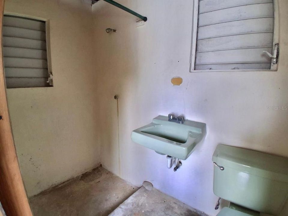 Active With Contract: $160,000 (3 beds, 2 baths, 1427 Square Feet)