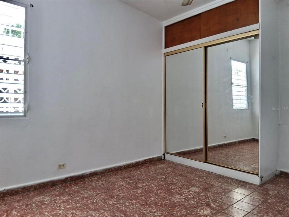 Active With Contract: $160,000 (3 beds, 2 baths, 1427 Square Feet)