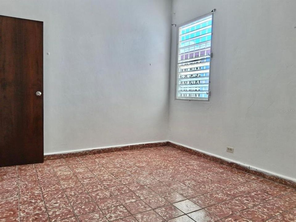 Active With Contract: $160,000 (3 beds, 2 baths, 1427 Square Feet)