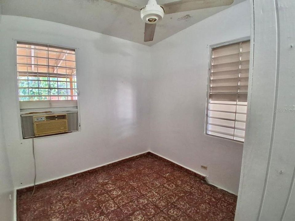 Active With Contract: $160,000 (3 beds, 2 baths, 1427 Square Feet)