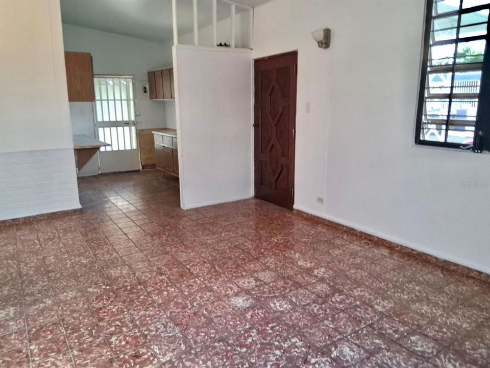 Active With Contract: $160,000 (3 beds, 2 baths, 1427 Square Feet)