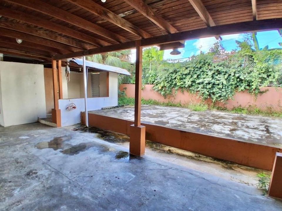 Active With Contract: $160,000 (3 beds, 2 baths, 1427 Square Feet)