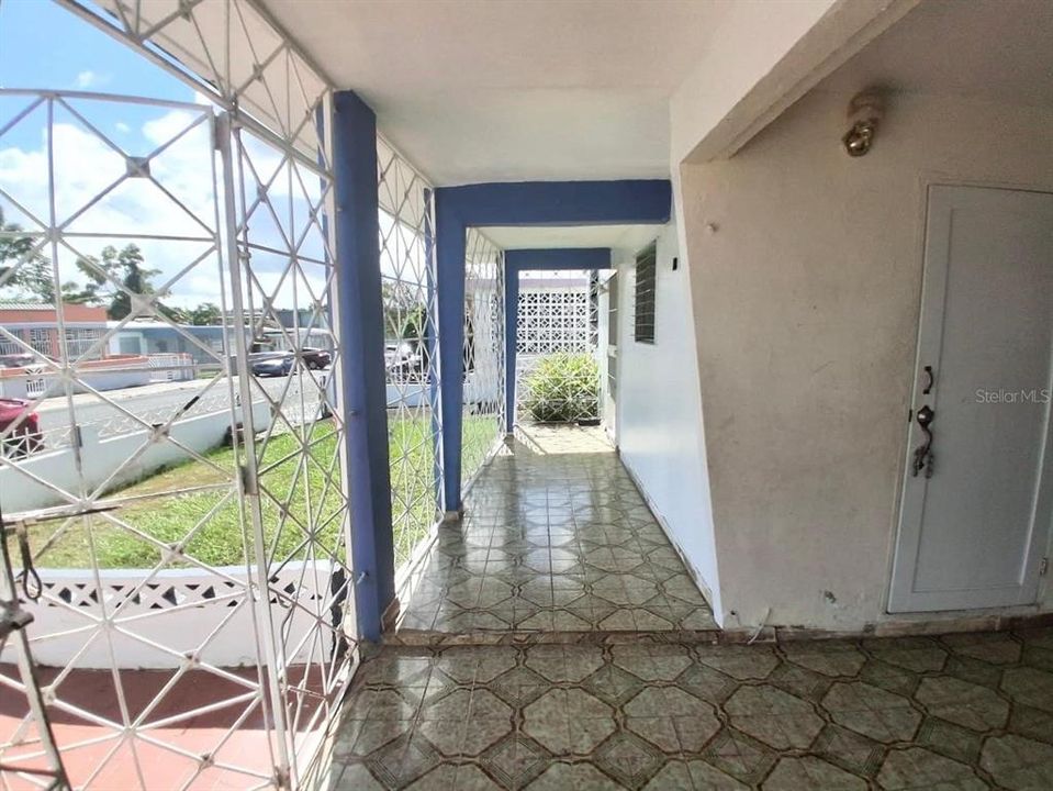 Active With Contract: $160,000 (3 beds, 2 baths, 1427 Square Feet)