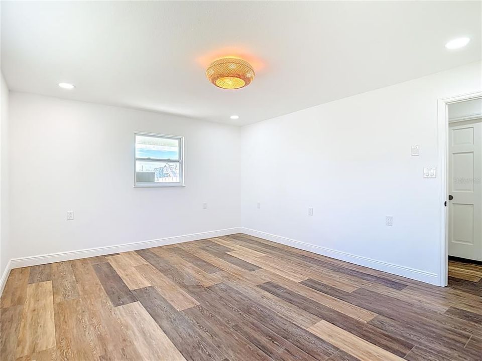 На продажу: $375,000 (2 спален, 2 ванн, 1188 Квадратных фут)