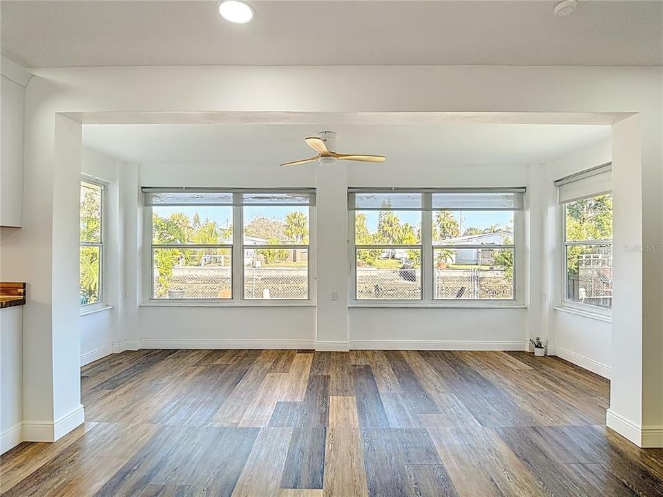 На продажу: $375,000 (2 спален, 2 ванн, 1188 Квадратных фут)