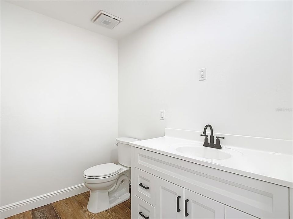 На продажу: $375,000 (2 спален, 2 ванн, 1188 Квадратных фут)