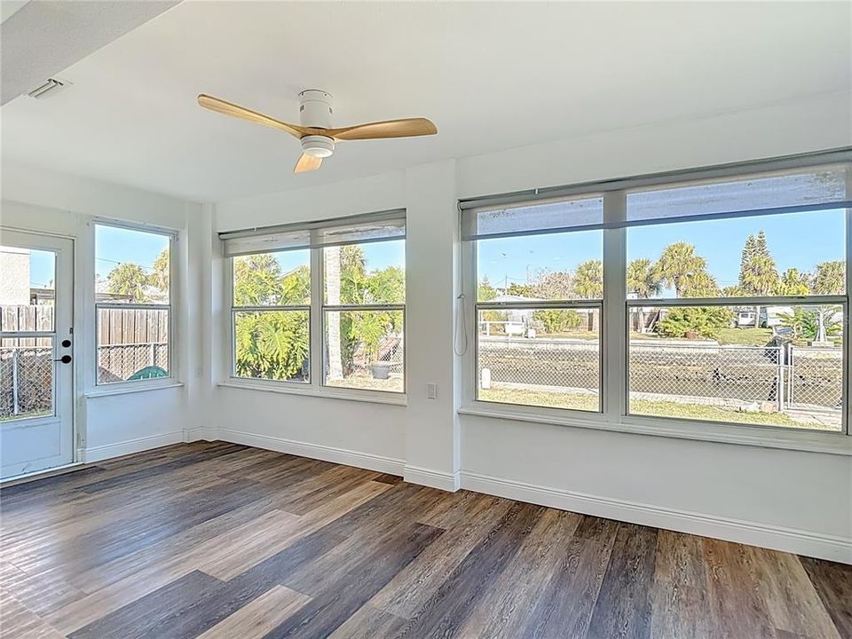 На продажу: $375,000 (2 спален, 2 ванн, 1188 Квадратных фут)