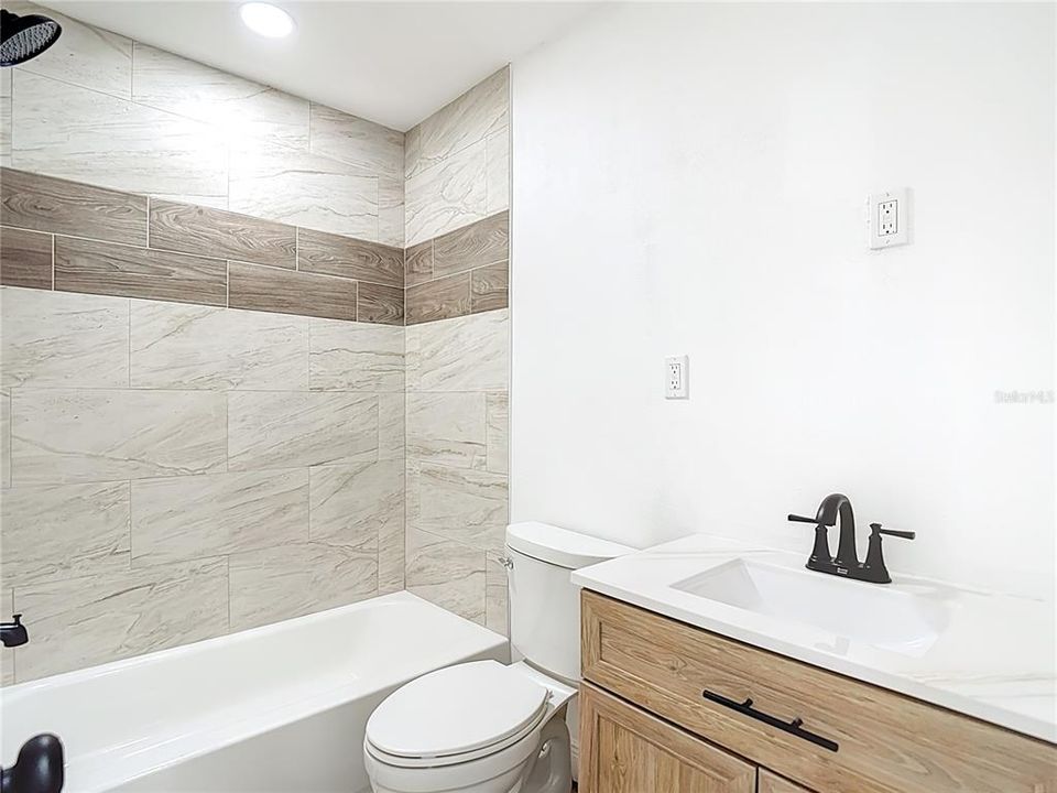 На продажу: $375,000 (2 спален, 2 ванн, 1188 Квадратных фут)