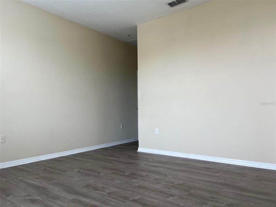 For Rent: $2,450 (3 beds, 2 baths, 1802 Square Feet)