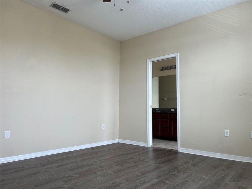 For Rent: $2,450 (3 beds, 2 baths, 1802 Square Feet)