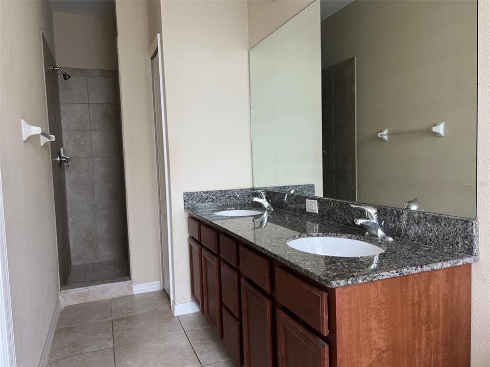 For Rent: $2,450 (3 beds, 2 baths, 1802 Square Feet)