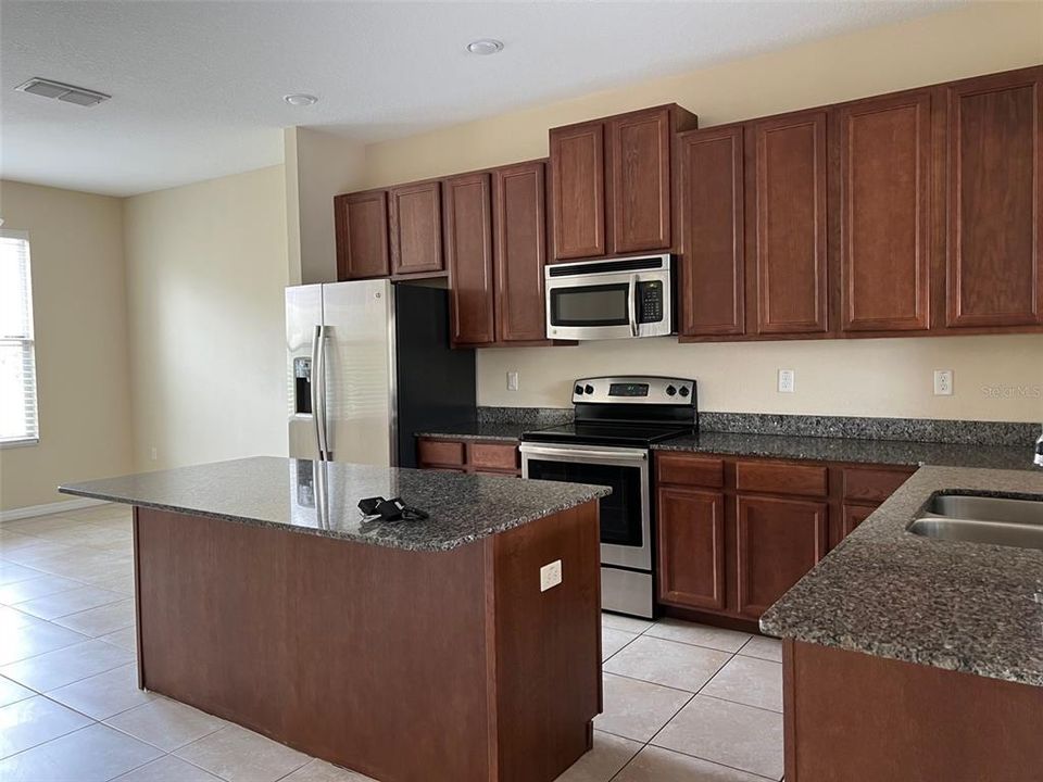 For Rent: $2,450 (3 beds, 2 baths, 1802 Square Feet)